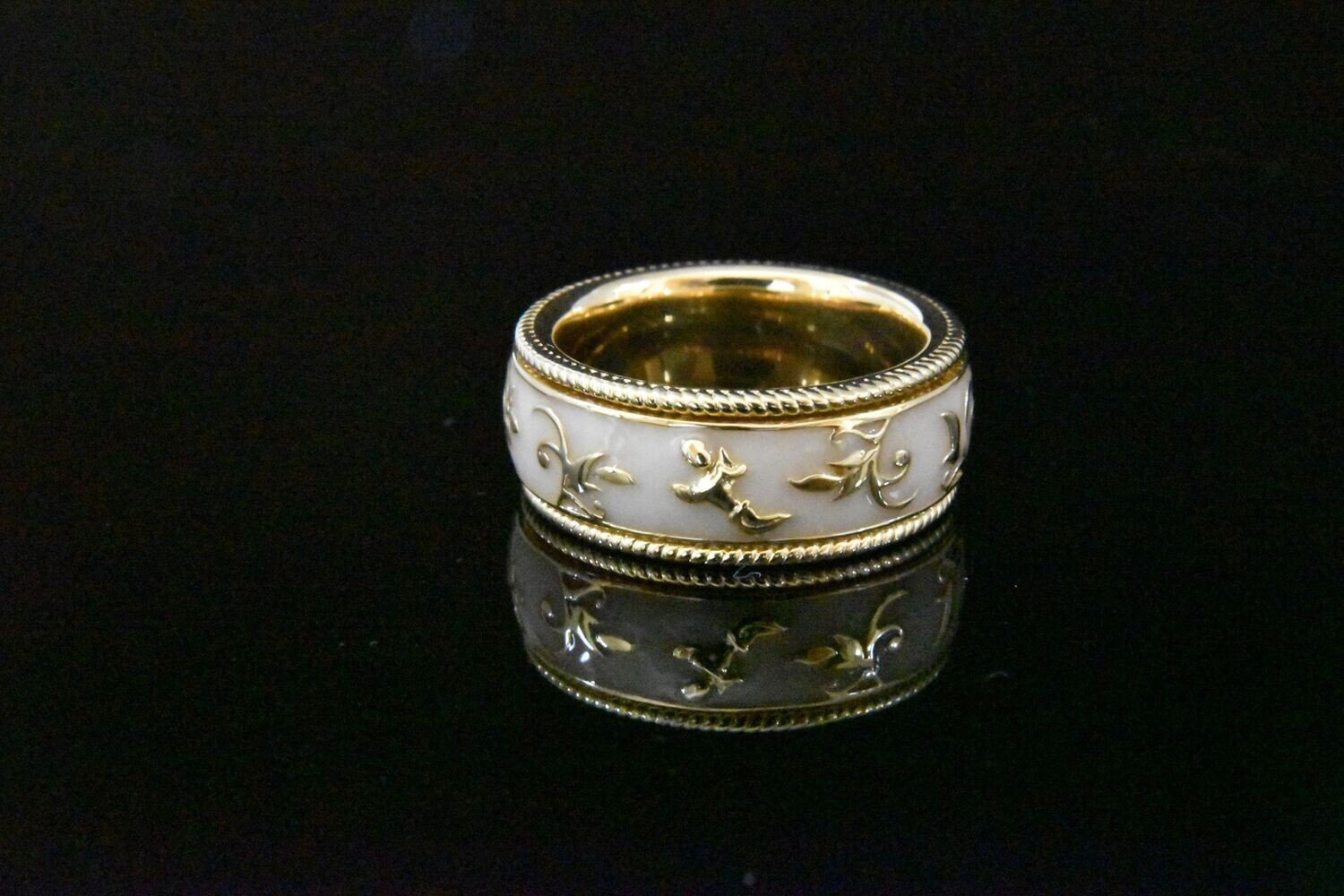 Right hand Enamel Ring with Diamonds in 18KYG