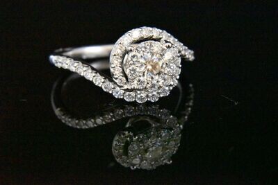 Engagement ring with Diamonds in 14KWG - White Diamonds: 0.73ct