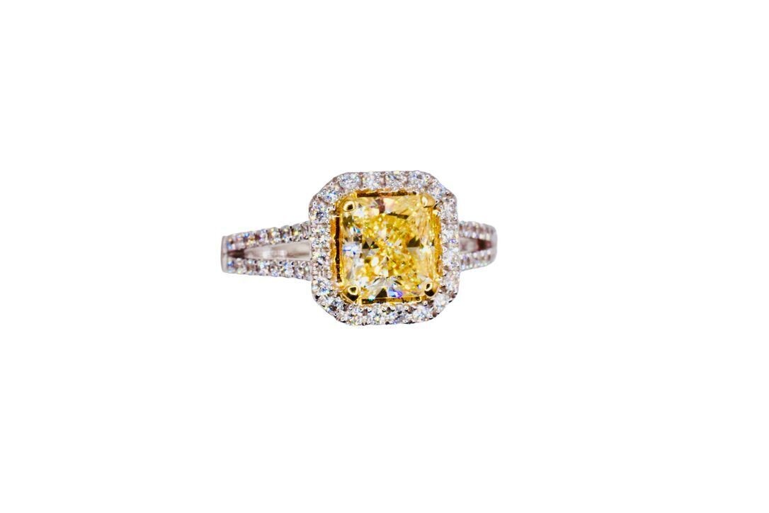 Natural Yellow and White Diamond ring in 18KWG