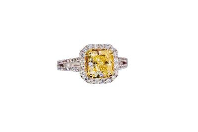 Natural Yellow and White Diamond ring in 18KWG