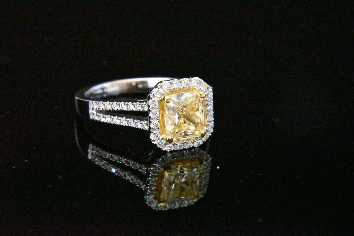 Natural Yellow and White Diamond ring in 18KWG