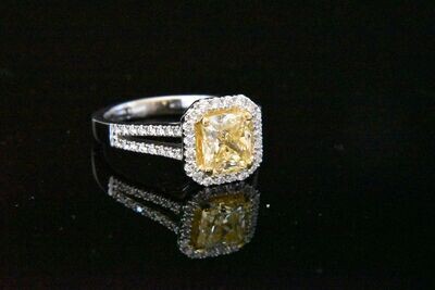 Natural Yellow and White Diamond ring in 18KWG