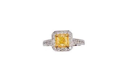 Natural Yellow and White Diamonds Ring in 18KWG