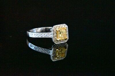 Natural Yellow and White Diamonds Ring in 18KWG