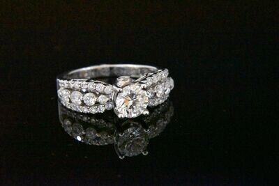 Right hand Ring with Diamonds in 14KWG – White Diamonds: 0.90ct