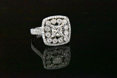 Right hand Ring with Diamonds in 18KWG- White Diamonds: 1.31ct