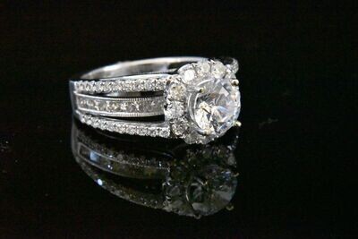 Semi-Mount Engagement ring with Diamonds in 18KWG – White Diamonds: 1.37ct