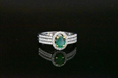 Diamond and Emerald Ring in 18KWG- White Diamonds: 0.33ct
