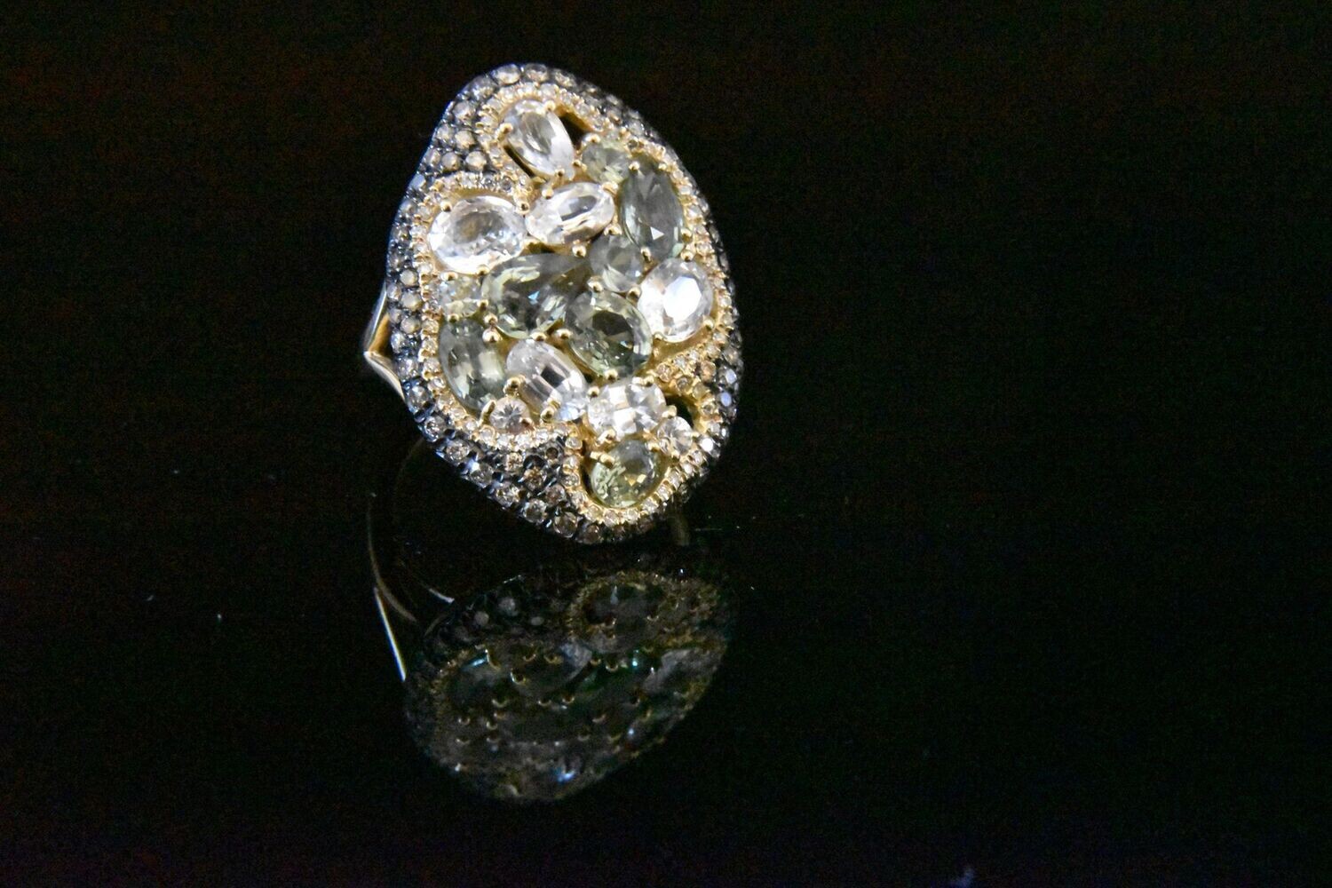 Diamond and Sapphires Ring in 14KYG- White Diamonds: 0.18ct