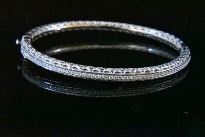 Diamond bangle bracelet in 14KWG – White Diamonds: 0.53ct