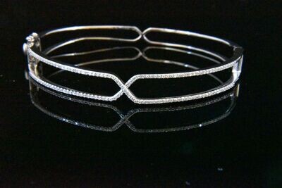 Diamond bangle bracelet in 18KWG – White Diamonds: 0.50ct