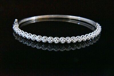 Diamond bangle bracelet in 14KWG – White Diamonds: 0.65ct