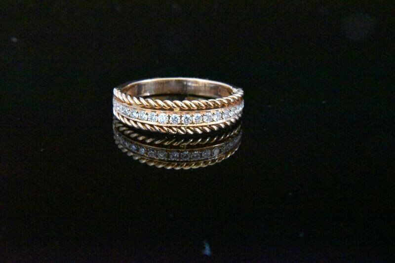 Diamond Band in 14KRG – Diamonds: 0.21Ct