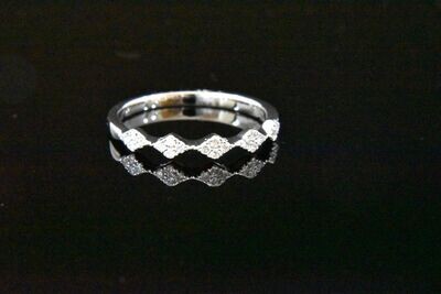 Diamonds Band in 14KG – Diamonds: 0.15Ct