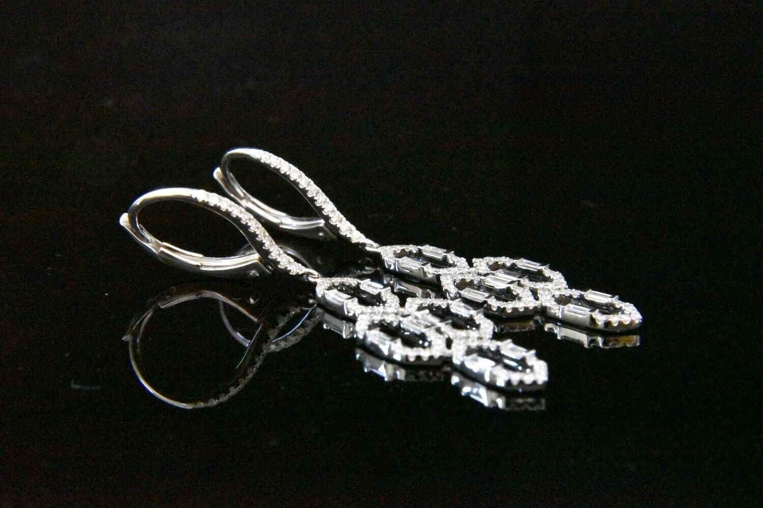 Diamonds Earrings in 14KWG – Diamonds: 0.55Ct