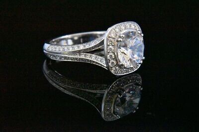 Diamond Engagement Ring in Platinum – Diamonds: 0.62Ct