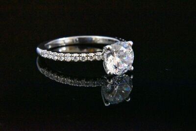 Diamond Engagement Ring in Platinum – Diamonds: 1.04Ct