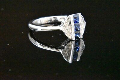 Diamonds and Sapphires ring in 14KWG – White Diamonds: 0.06ct