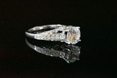Semi-Mount Engagement ring with Diamonds in 14KWG – White Diamonds: 0.36ct