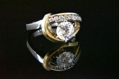Semi-Mount Engagement ring with Diamonds in 14KTT – White Diamonds: 0.27ct