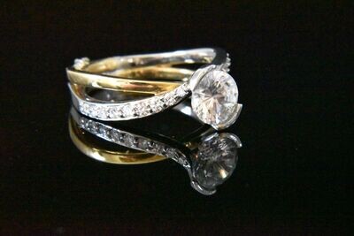 Semi-Mount Engagement ring with Diamonds in 18KTT – White Diamonds: 0.26ct