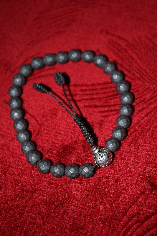 Men&#39;s mala, on for the wrist. Or/And! For men, bracelet. With magnetic closure.