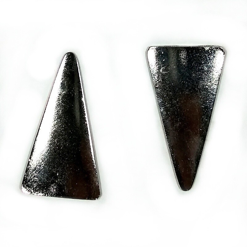 triangular metal bassoon plaque