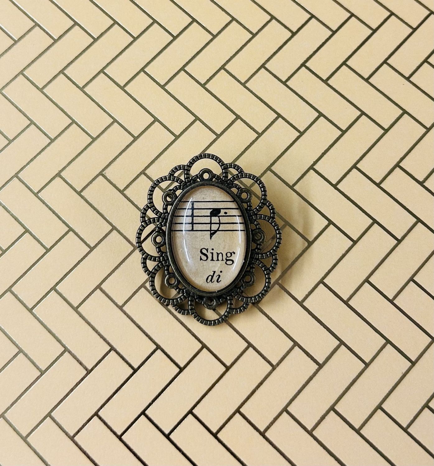 Vocal Score Brooch, Finish: BV1