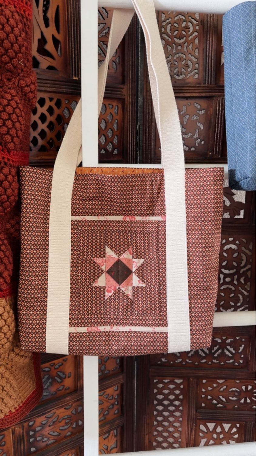 Quilted Star Tote Bag In Brown