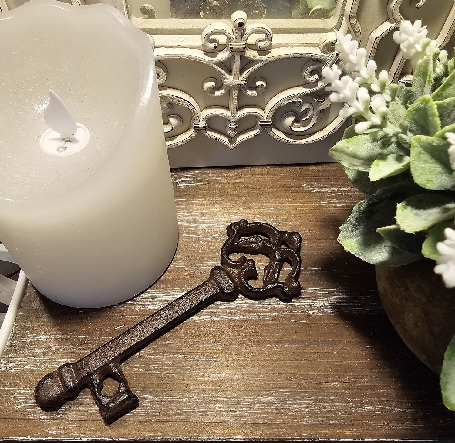 Antique Style cast iron key medium
