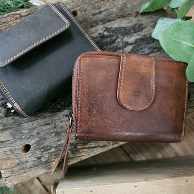 Women's Wallets &amp; Clutches