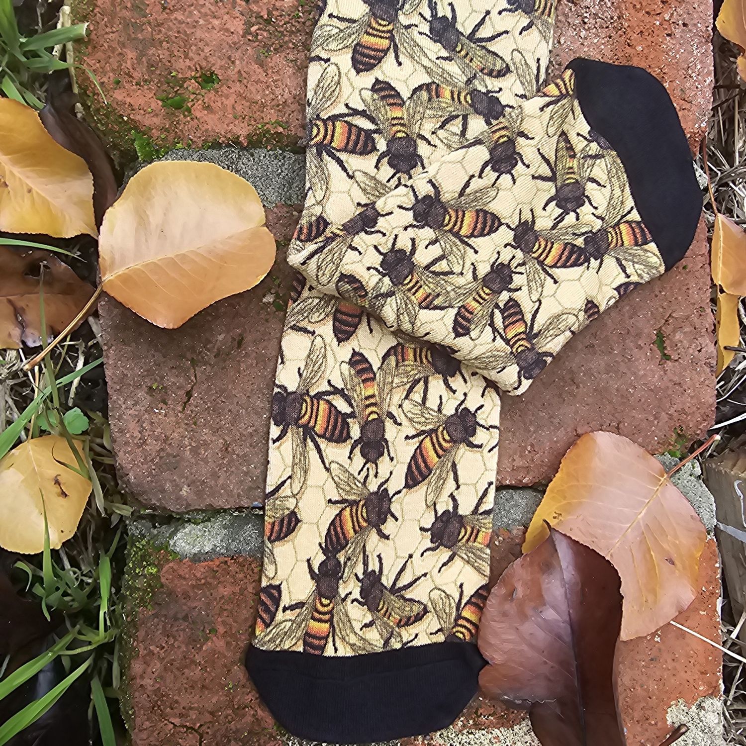 Bee Hive Bamboo Socks women sz 5-12/men 6-11