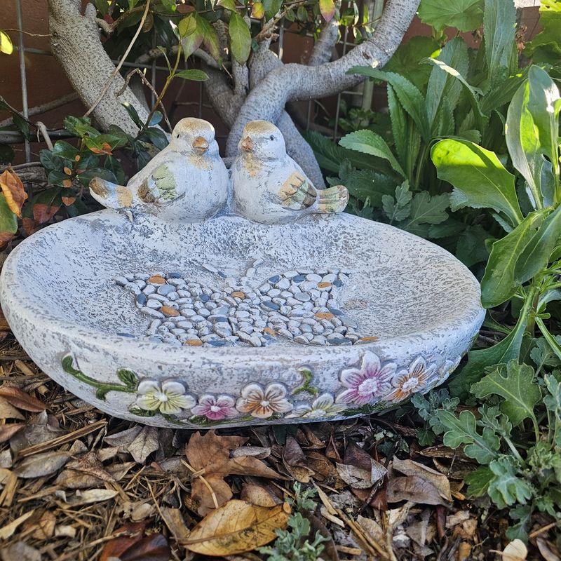 Two Birds Pebble-Style Bird Bath