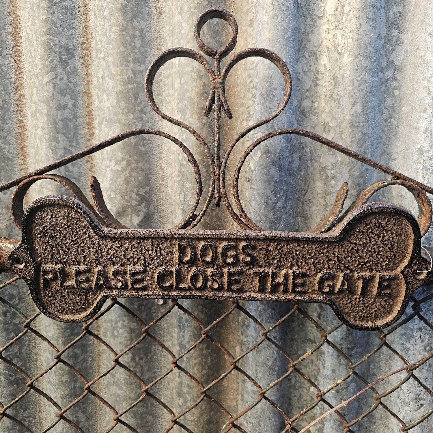 Dogs Please Close The Gate Cast Iron Sign