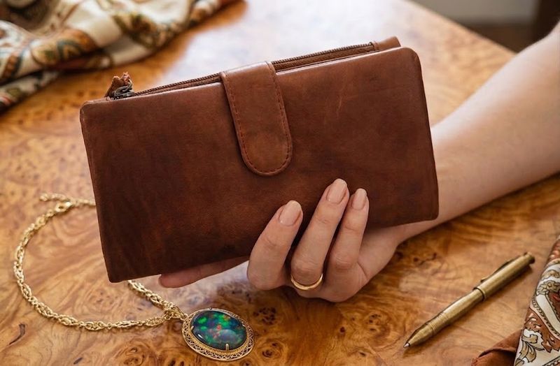 Kaili Leather Women's Wallet RFID technology