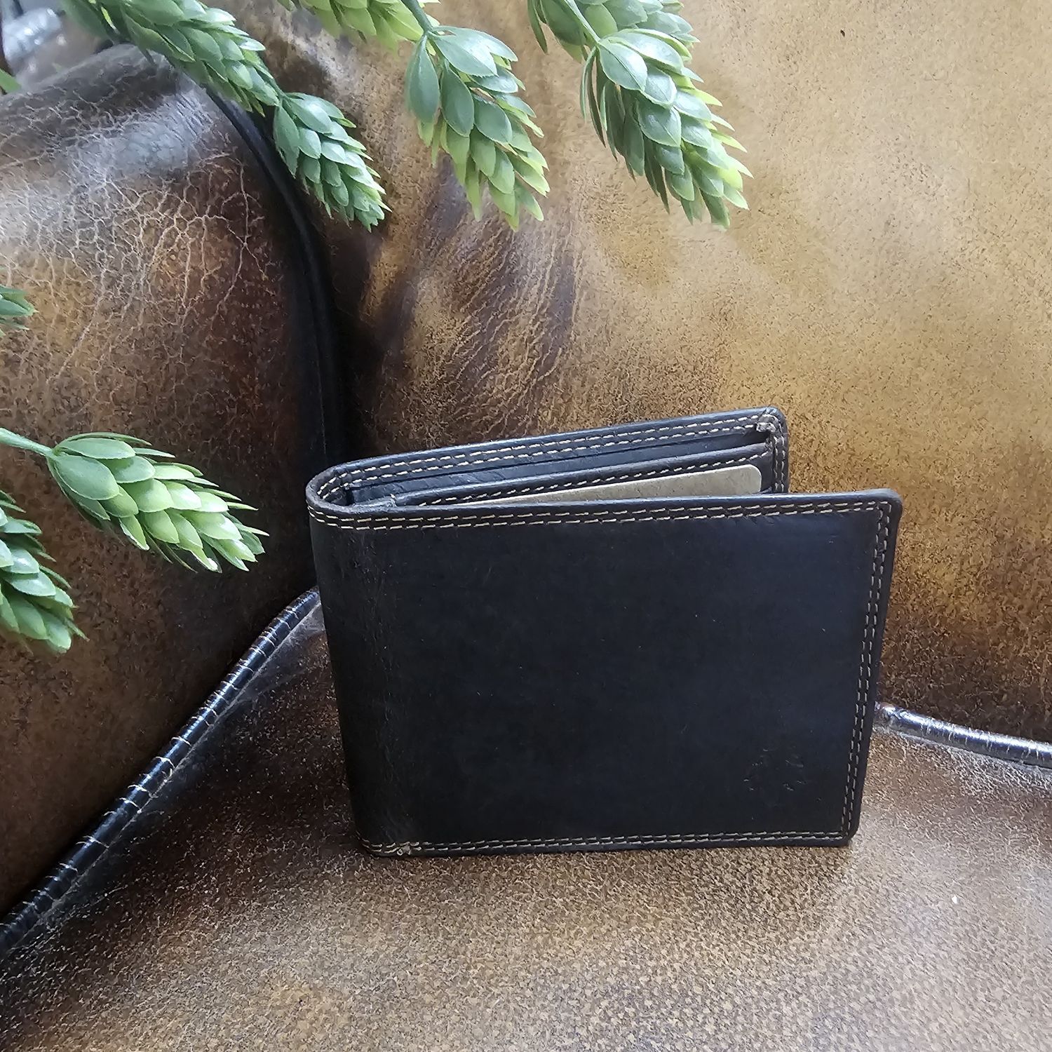 The Gibson Leather Wallet - landscape, Colour: Mocha
