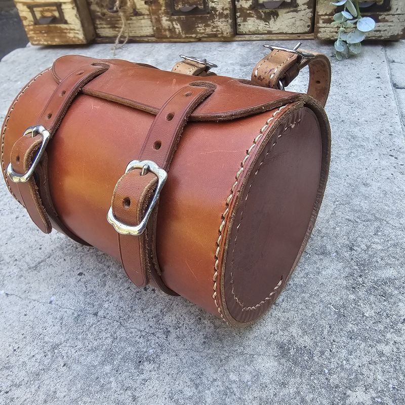 Hard Leather Quart Pot Saddle Bag