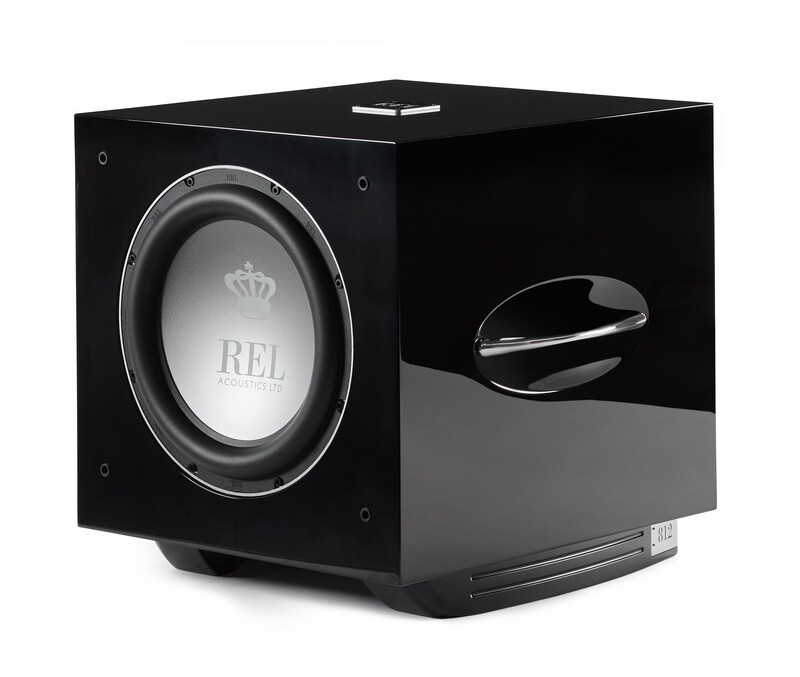 REL S/812 Subwoofer 800 Watt RMS NextGen5. 19Hz bij -6dB 12” lange slag luidspreker met Metal cone en 12” passieve Carbon radiator 34 kg.