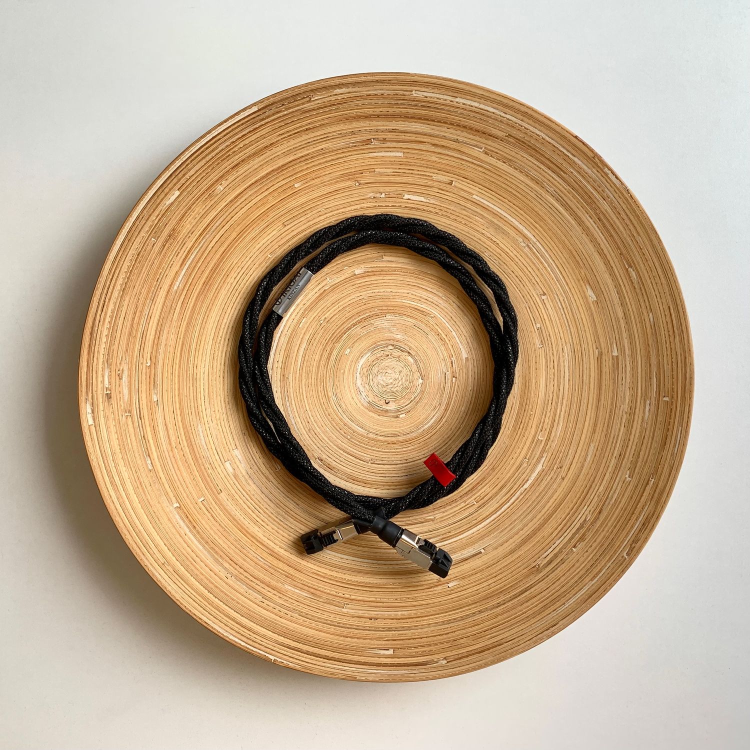 IKIGAI Audio KINZAN 100Mbit ethernetkabel met 8 puur zilveren 5N monokristal geleiders 5 verschillende EMI/RFI afschermingen en aardingssysteem vanaf 1,0 meter