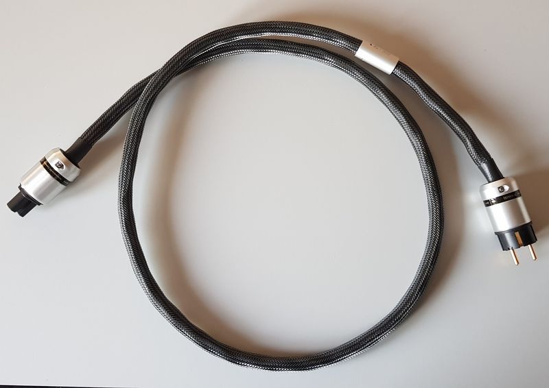DEMO-KABEL Dyrholm Audio Draco-series voedingskabel IEC C13-10A 1.8 meter van € 5.545 nu voor € 2.995,00