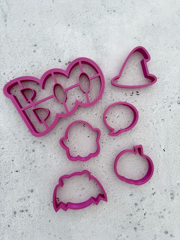 Cute Halloween cookie cutter set