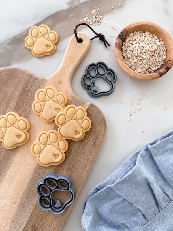 Paw cookie cutter