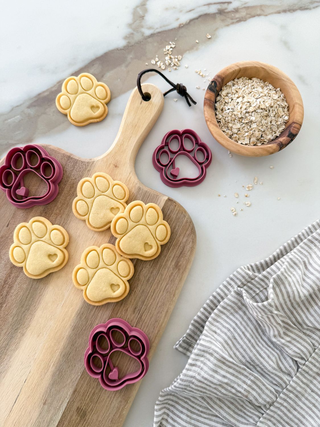 Paw cookie cutter
