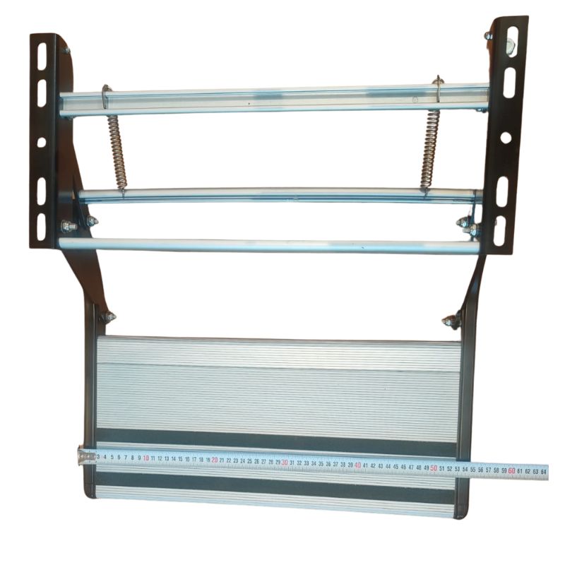 Single pull-out folding caravan step