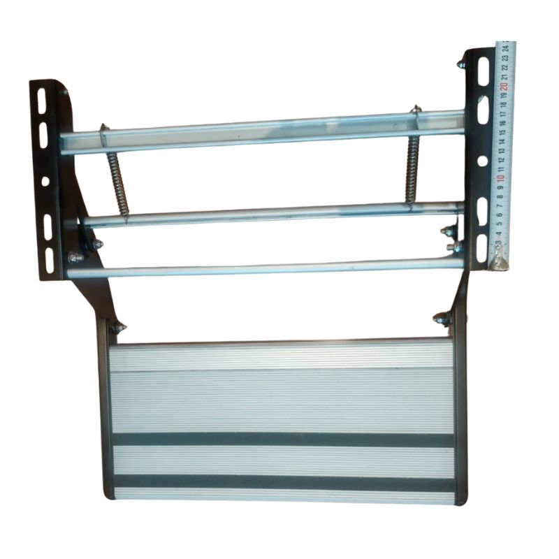 Single pull-out folding caravan step