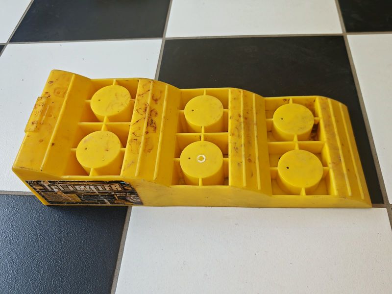 Leveling ramp for caravan