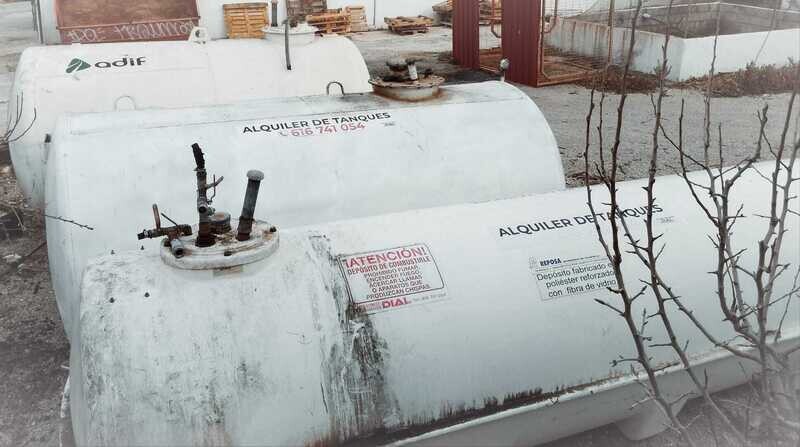 TANQUE HIERRO POLIESTER USADO