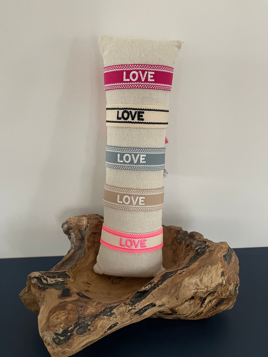 Bracelet "LOVE" brodé