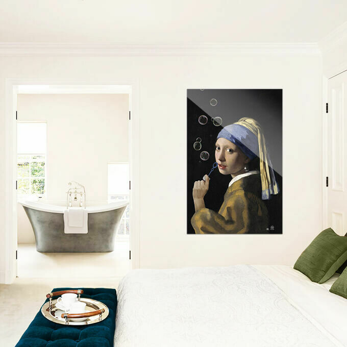 Bubbly Girl | Large | 100 x 150 cm
