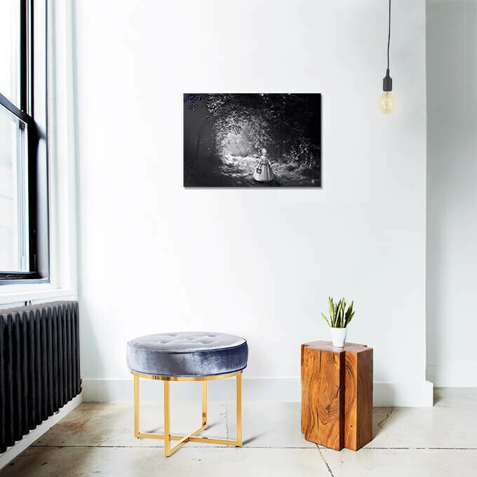 Wandering Helena | Small | 90 x 60 cm Wandering Helena | Small | 90 x 60 cm